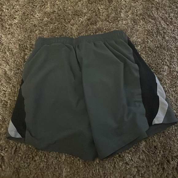 Men’s under Armour Shorts - Picture 3 of 5